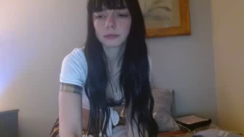 Snapshot of lilygracexoxo chatting on October 23, 2025, 12:43 am Lily Grace online show from October 23, 2025, 12:43 am