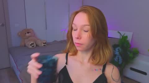 lilylisy online show from November 21, 2025, 1:10 pm