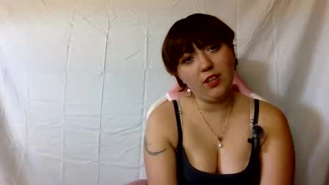 Snapshot of lilylovegood04 chatting on June 5, 2026, 10:59 pm lily online show from June 5, 2026, 10:59 pm