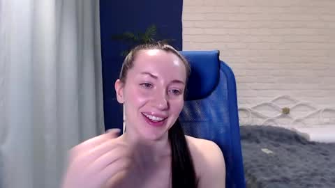 Snapshot of lilymellow chatting on May 4, 2026, 8:21 am Lily online show from May 4, 2026, 8:21 am