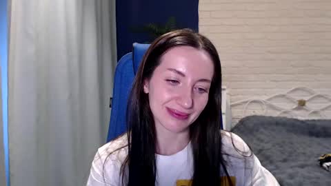 Snapshot of lilymellow chatting on May 12, 2026, 8:55 am Lily online show from May 12, 2026, 8:55 am
