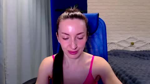 Snapshot of lilymellow chatting on June 1, 2026, 9:33 am Lily online show from June 1, 2026, 9:33 am