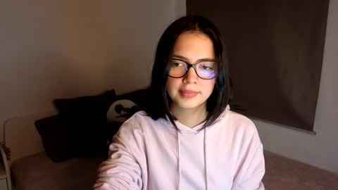 LillyPanda online show from November 5, 2025, 9:20 am