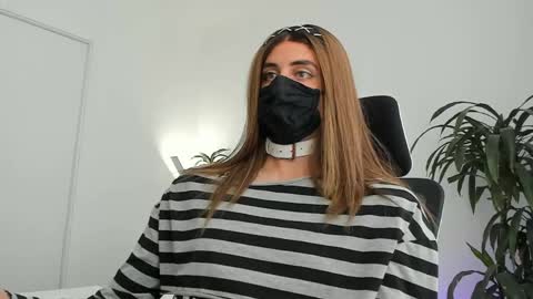 Lily Reina online show from March 30, 2026, 6:20 pm