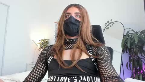 Snapshot of lilyreina chatting on May 5, 2026, 5:43 pm Lily Reina online show from May 5, 2026, 5:43 pm