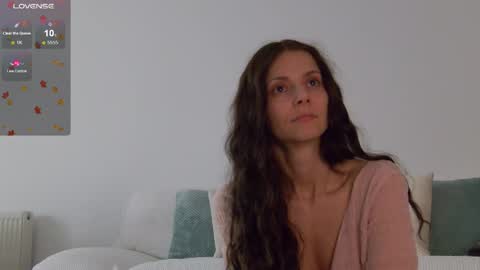 Lily online show from October 26, 2025, 12:00 pm