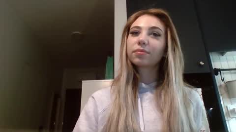 Lily online show from December 22, 2025, 6:05 pm