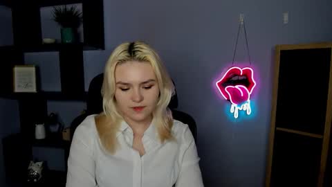 Lily online show from March 2, 2026, 7:26 am