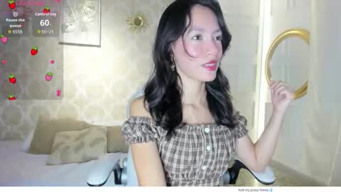 lilythea_ online show from May 17, 2026, 10:06 pm