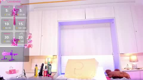 lilywhitee1 online show from November 22, 2025, 4:28 pm