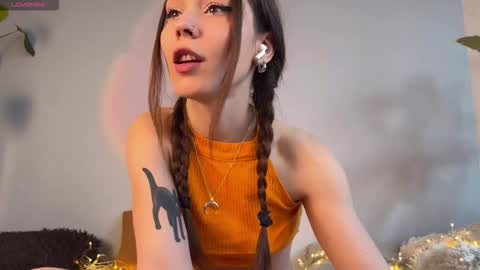 lin_cherie online show from November 16, 2025, 7:25 am