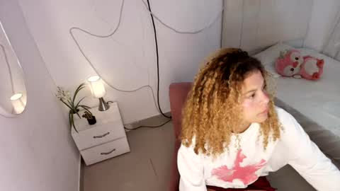 lina_andr online show from July 14, 2026, 5:01 am