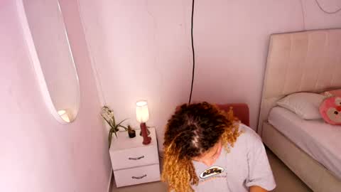 lina_andr online show from July 16, 2026, 9:43 pm