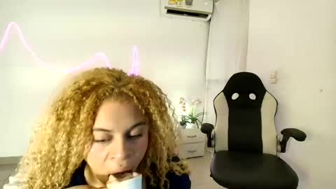lina_andr online show from August 1, 2026, 2:33 am
