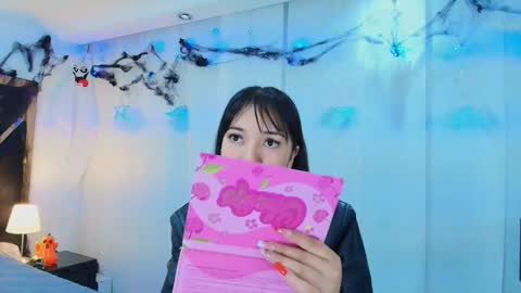  Lina Bedoya  online show from October 30, 2025, 11:44 am