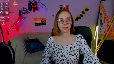 lina_fox12 online show from October 28, 2025, 1:36 pm