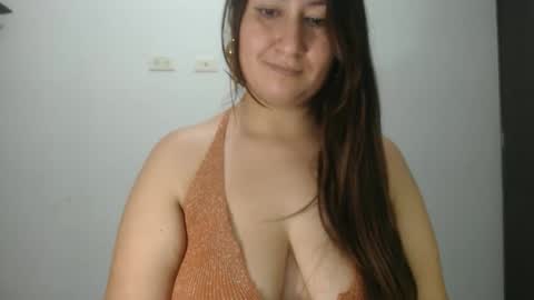 iiisabella online show from February 5, 2026, 1:27 pm