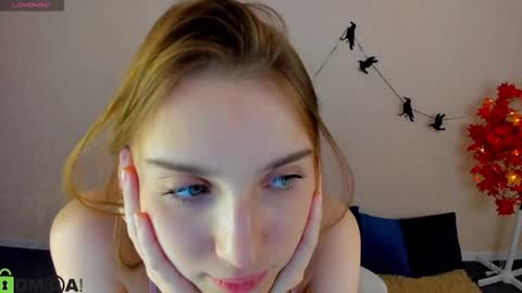 Snapshot of lina_reeds chatting on November 5, 2025, 12:43 am LINA online show from November 5, 2025, 12:43 am