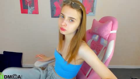 Snapshot of lina_reeds chatting on November 29, 2025, 1:19 am LINA online show from November 29, 2025, 1:19 am