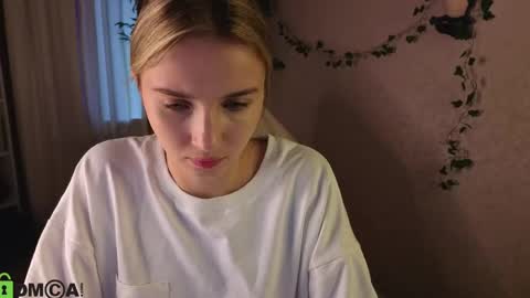 Snapshot of lina_reeds chatting on April 24, 2026, 1:19 am LINA online show from April 24, 2026, 1:19 am