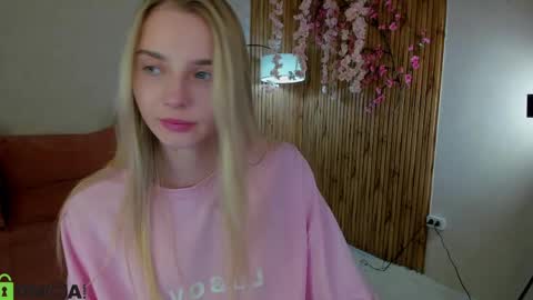 Snapshot of lina_reeds chatting on May 19, 2026, 1:11 am LINA online show from May 19, 2026, 1:11 am