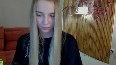 Snapshot of lina_reeds chatting on May 20, 2026, 1:12 am LINA online show from May 20, 2026, 1:12 am