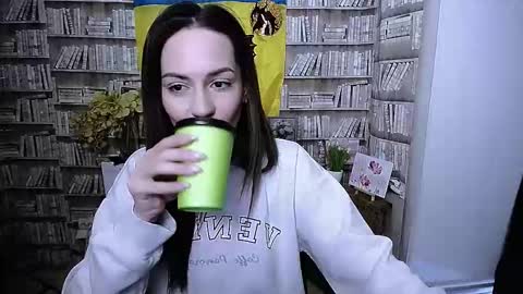 Lina online show from November 3, 2025, 6:58 am