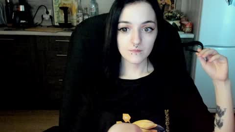 Snapshot of lina_tyaan chatting on January 15, 2025, 11:10 am Lina 3  1715622743 online show from January 15, 2025, 11:10 am