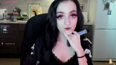 Snapshot of lina_tyaan chatting on September 18, 2025, 7:21 am Lina 3  1715622743 online show from September 18, 2025, 7:21 am