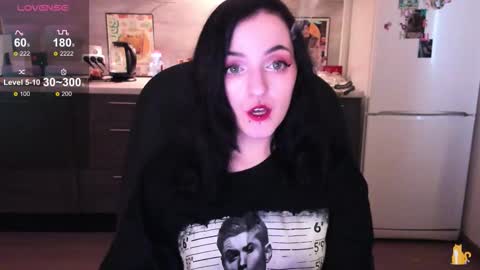 Lina 3  1715622743 online show from November 11, 2025, 7:19 am