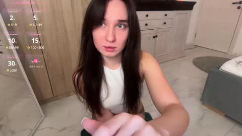 Lina online show from November 14, 2025, 9:24 pm