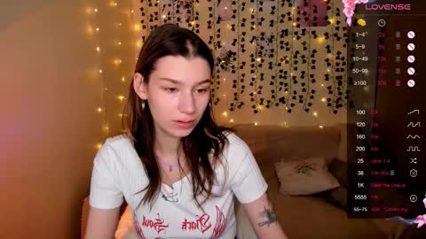 Lina online show from November 6, 2025, 8:48 am