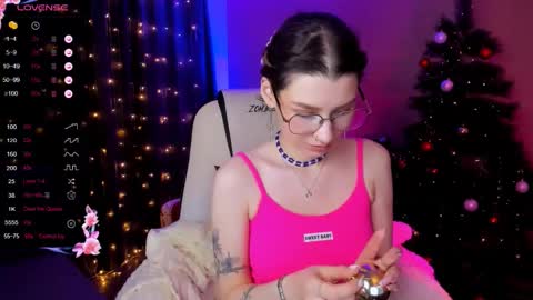 Lina online show from December 15, 2025, 8:51 am