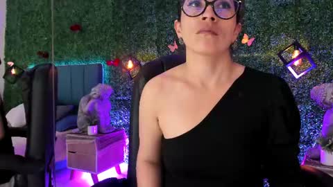 Snapshot of linagh chatting on June 27, 2026, 11:37 am Lina online show from June 27, 2026, 11:37 am