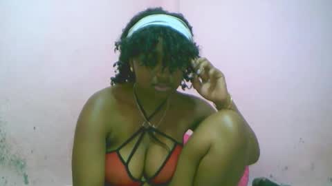 linah1123 online show from October 28, 2025, 11:47 am