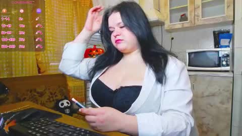 Lina online show from November 8, 2025, 9:53 am