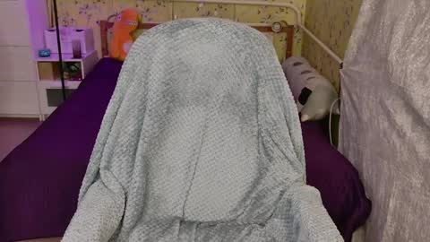 Luna online show from April 28, 2026, 6:57 pm