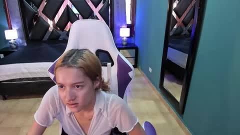  Linda  online show from February 22, 2025, 6:41 pm