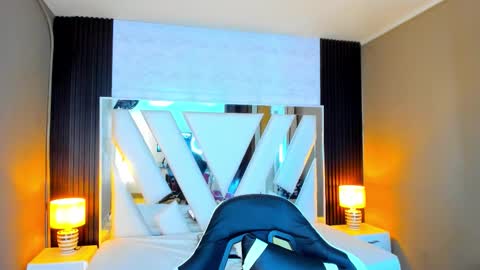  Linda  online show from November 3, 2025, 6:20 pm