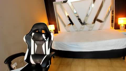  Linda  online show from January 13, 2026, 6:46 pm