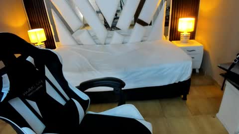  Linda  online show from February 1, 2026, 1:53 pm