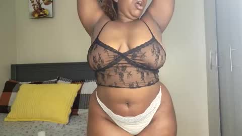 linda5298 online show from April 25, 2026, 11:46 am