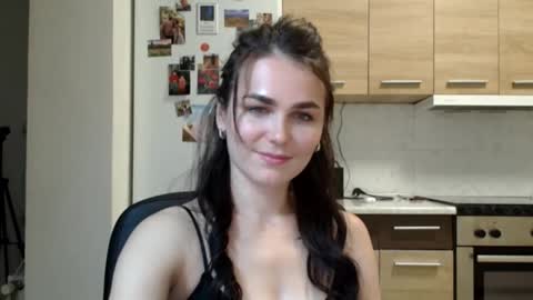 Linda online show from October 13, 2025, 7:36 pm
