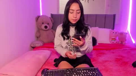 Lindaa maria  online show from September 28, 2025, 9:53 pm