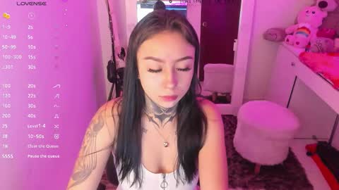 Lindaa maria  online show from November 9, 2025, 9:35 pm