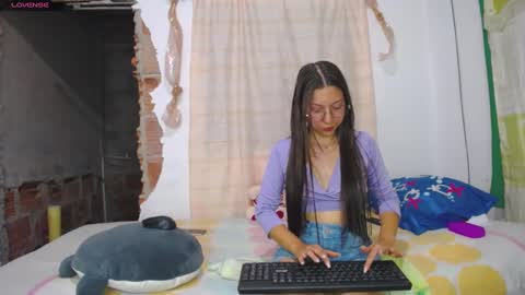 Snapshot of linda_naomi chatting on December 26, 2024, 11:57 pm naomi online show from December 26, 2024, 11:57 pm