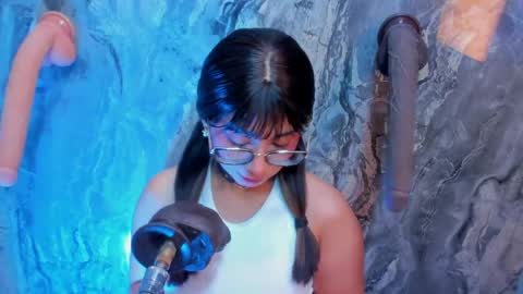 linda_sofi__ online show from April 2, 2026, 8:17 pm