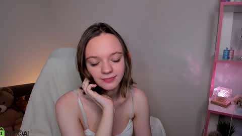 Snapshot of lindaa_bell chatting on December 14, 2025, 1:44 am My real name is Olivia online show from December 14, 2025, 1:44 am