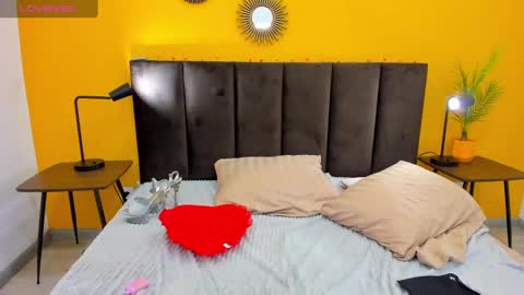 Snapshot of lindainsatiable chatting on February 13, 2025, 4:43 am Linda online show from February 13, 2025, 4:43 am