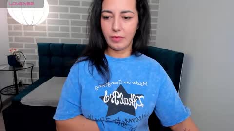 Snapshot of lindainsatiable chatting on November 22, 2025, 1:48 am Linda online show from November 22, 2025, 1:48 am